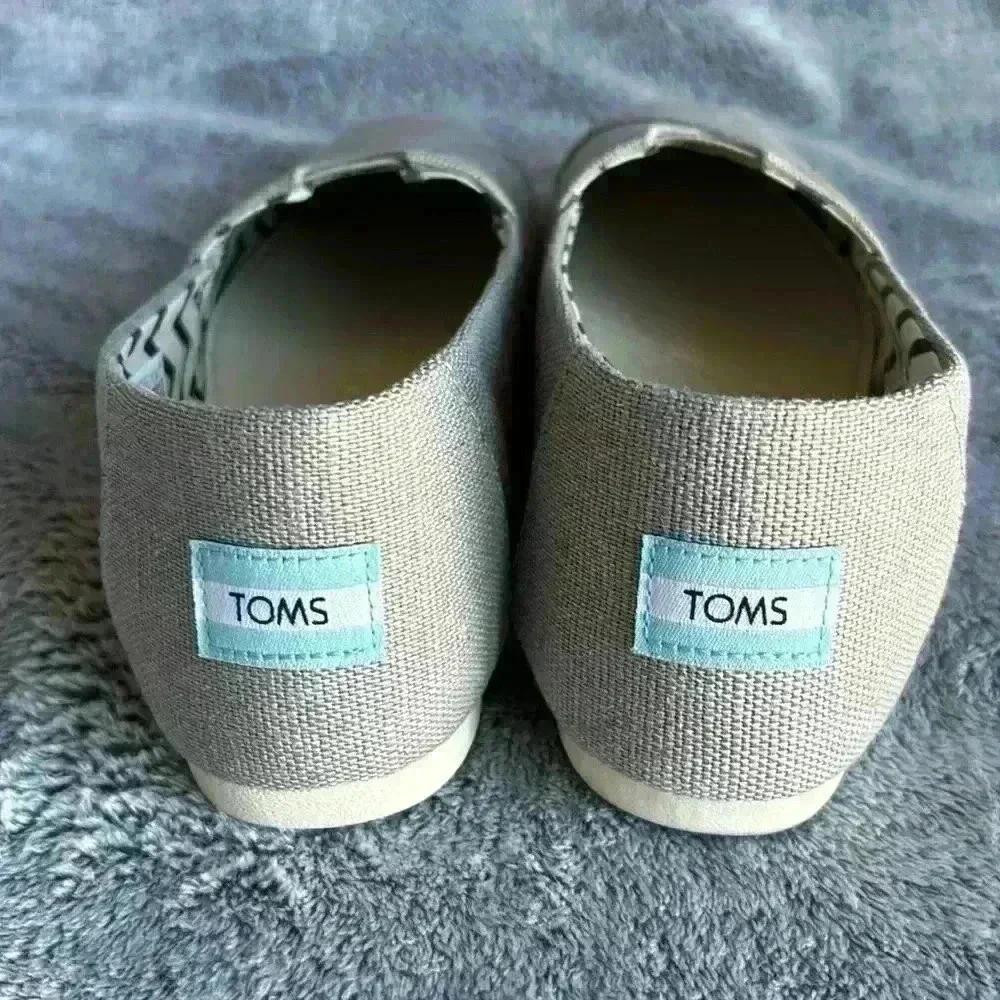 Toms excellent used